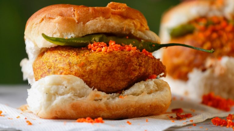 0g8gbuco_vada-pav_625x300_11_March_24.jpg