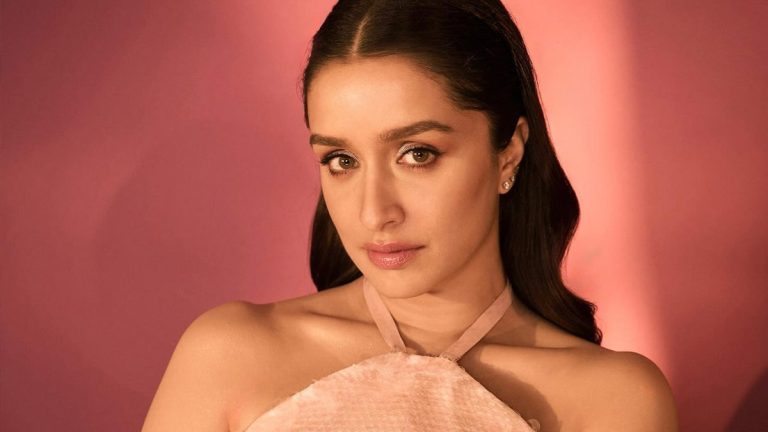 1718685305_osrr2tt_shraddha-kapoor_625x300_28_March_24.jpg