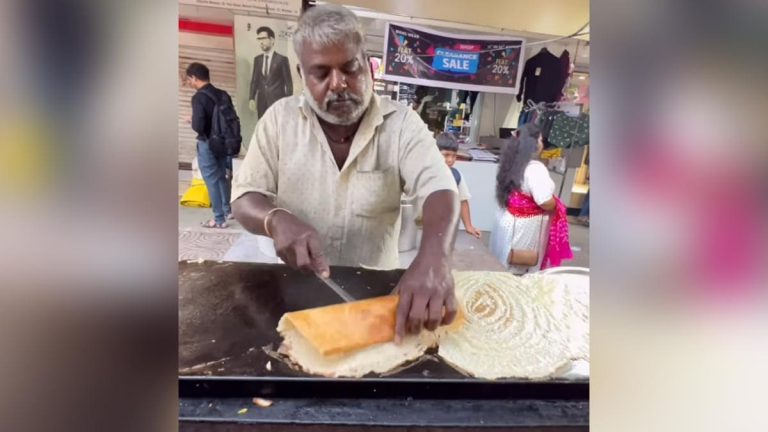 7n2nsh6_rajnikanth-dosa_625x300_29_May_24.jpg