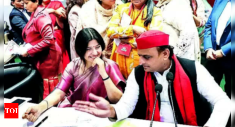 Akhilesh-Yadav-Dimple-Yadav-first-UP-couple-in-Lok-Sabha-together.jpg