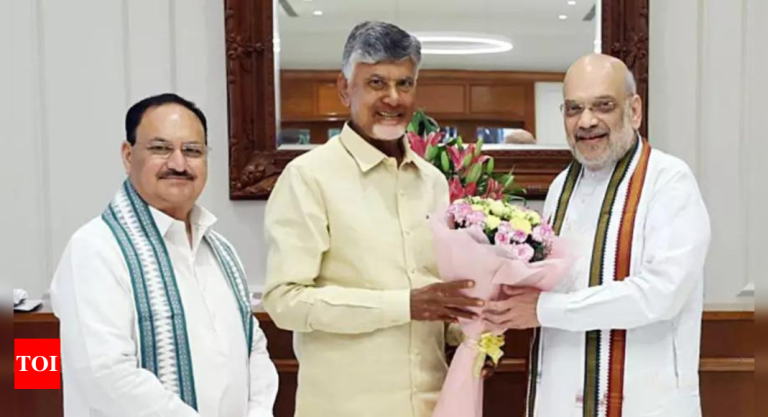 Andhra-Pradesh-governor-invites-TDP-chief-Naidu-to-form-government.jpg