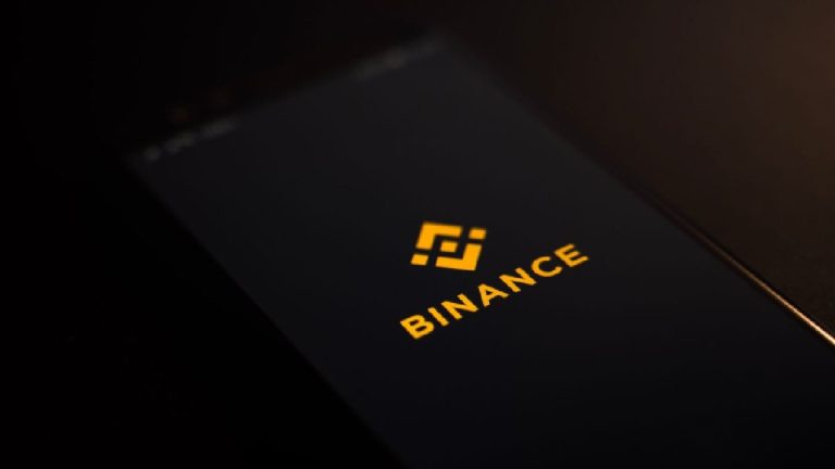 Binance_logo_unsplash_large_1659695995390.jpg