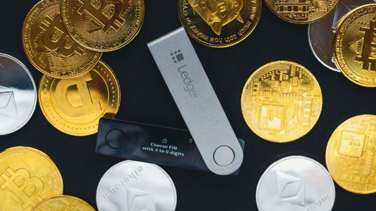 Ledger_crypto_cold_wallet_non_custodial_unsplash_large_1648541397878.jpg