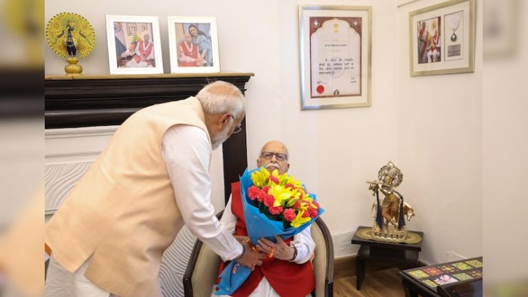 Modi-meets-Advani-Murli-Manohar-Joshi-ahead-of-third-term.jpg