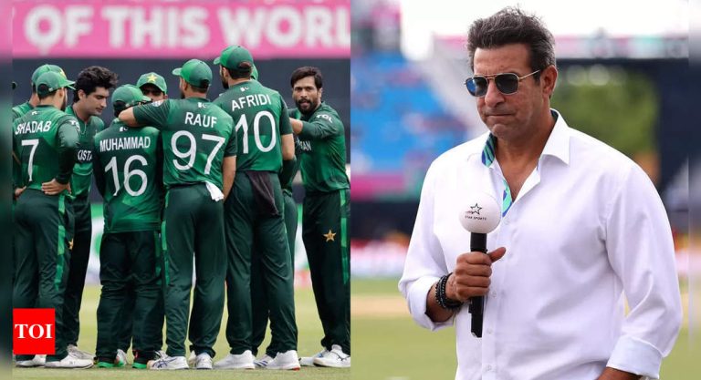 Pakistan-ko-dushman-ki-zarurat-nahi-hai-Wasim-Akram-lashes.jpg