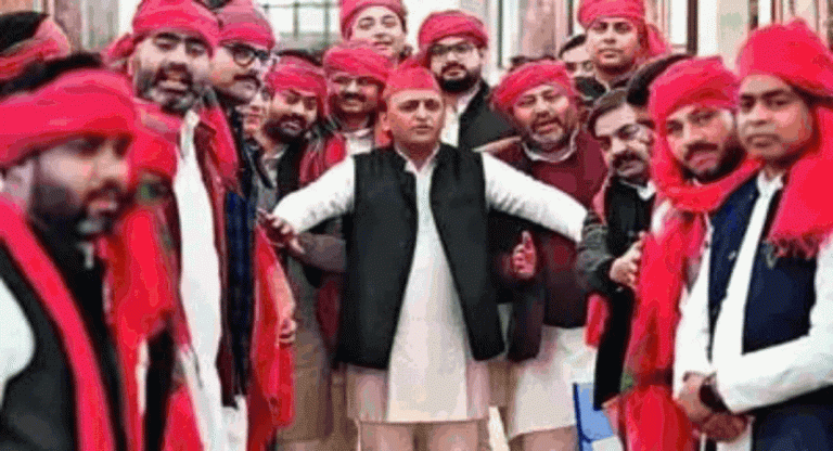 Samajwadi-Party-win-mirrors-Akhileshs-PDA-pitch-86-MPs-are.jpg