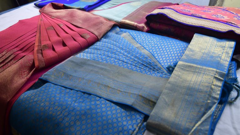 Saree20Steam20IroningV.jpg