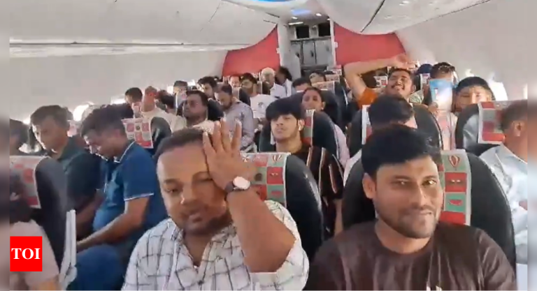 Watch-SpiceJet-passengers-made-to-wait-inside-aircraft-for-over.jpg