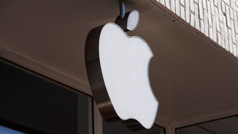 apple_reuters_1684309211854.jpg