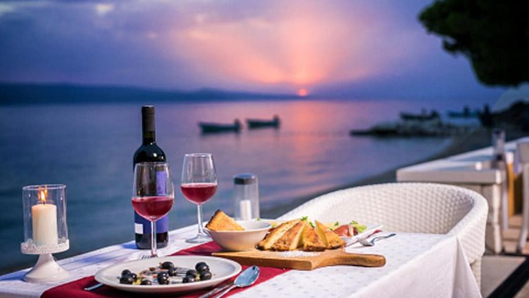 qbjc609_romantic-dinner-generic_625x300_01_June_24.jpg