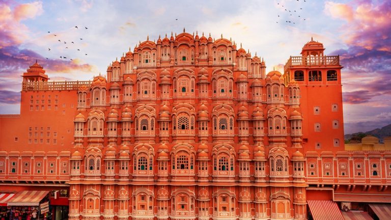 svjabrag_hawa-mahal_625x300_26_May_24.jpg