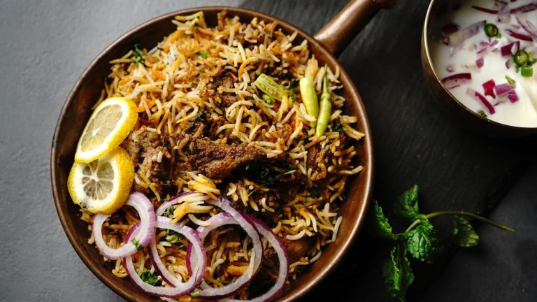 v60q573g_biryani_625x300_17_June_24.jpg