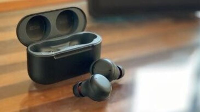 wireless_earbuds_for_clear_calls_1718171660127_1718171669318.jpg