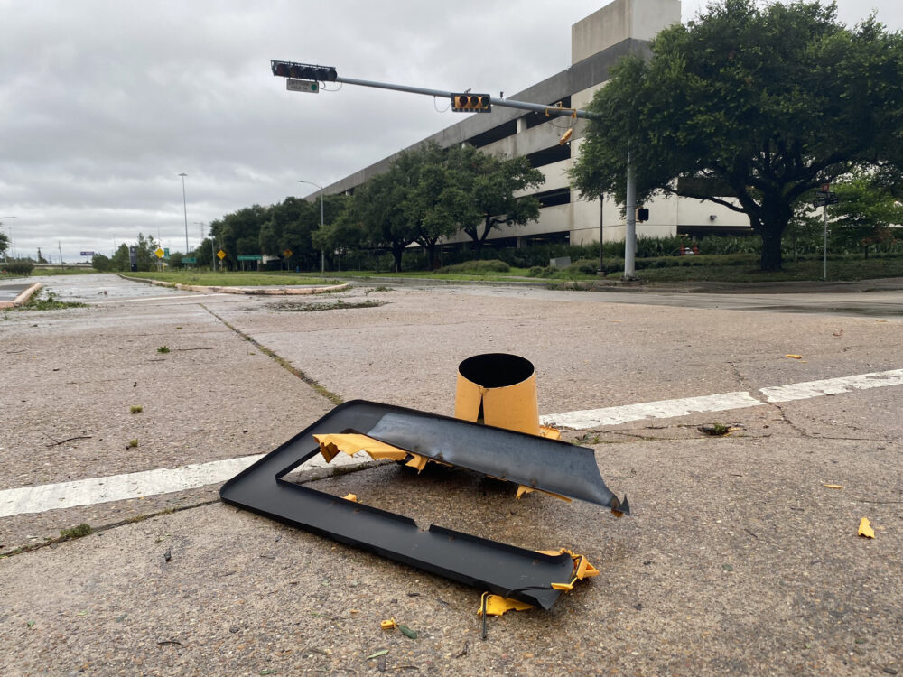 Signal light destroyed