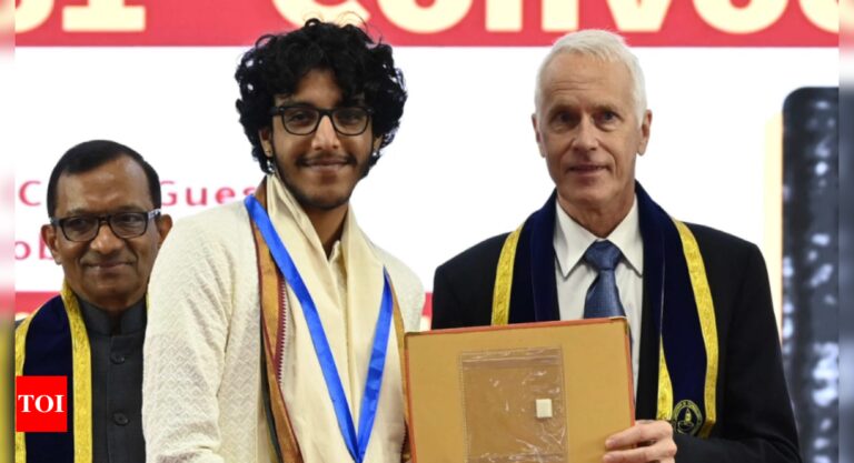 IIT-Madras-convocation-Prize-winner-talks-about-‘mass-genocide-in-Palestine.jpg