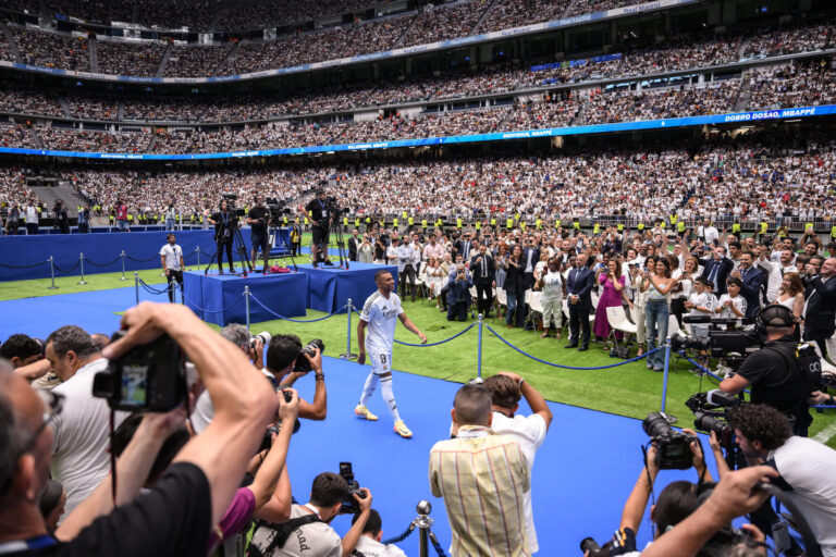 Inside-Kylian-Mbappes-Real-Madrid-presentation-Echoes-of-Ronaldo-and.jpg