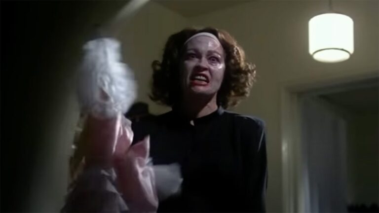 Mommie-Dearest-star-Faye-Dunaway-fought-tooth-and-nail-against.jpg