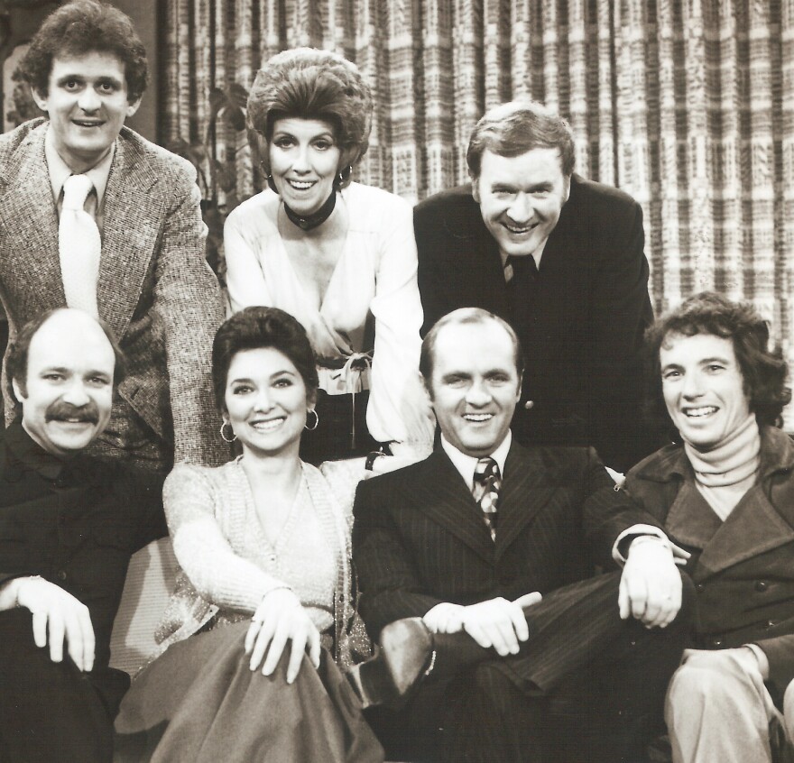 The Bob Newhart Show cast bottom from left: Creator/write Lorenzo Music, Suzanne Pleshette, Bob Newhart and writer/creator David Davis; back room from left Peter Bonerz, Marcia Wallace, Bill Daily.