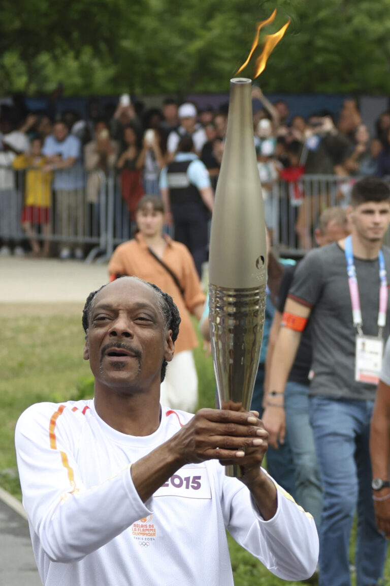 Why-is-Snoop-Dogg-at-Olympics-Snoop-Dogg-carries-the.jpg