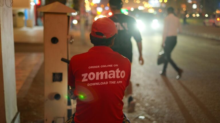 k5bjvkb8_zomato-delivery-agent-stock-photo_625x300_15_July_24.jpg