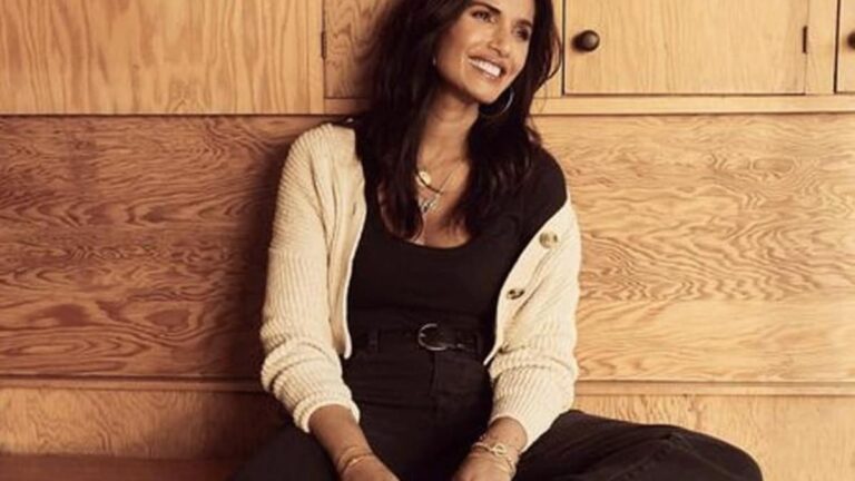 miohp1d8_padma-lakshmi_625x300_03_March_22.jpg