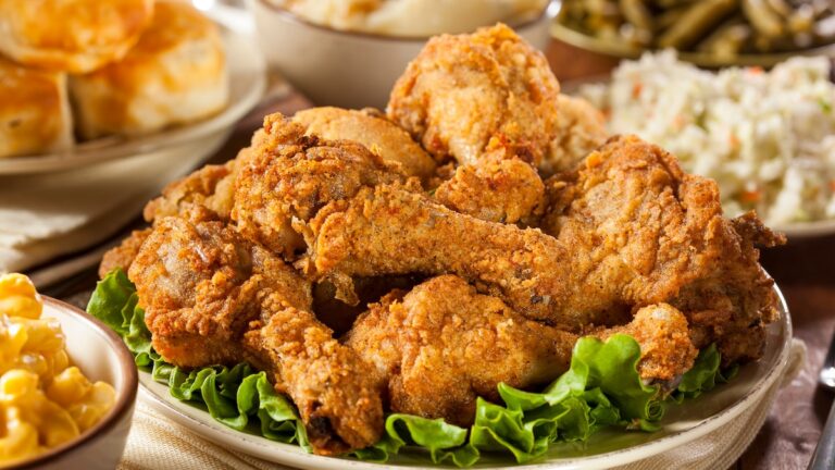 rnlb6u08_these-delicious-fried-chicken-dishes-will-blow-your-mind_625x300_05_July_24.jpg