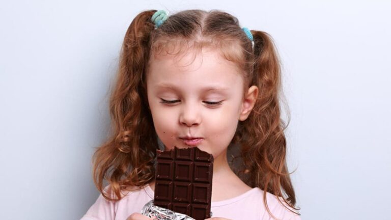 v315a8s_girl-eating-chocolate_625x300_06_July_24.jpg