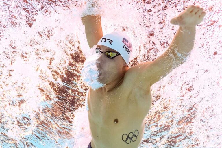 1722806415_US-swimmer-Bobby-Finke-wins-gold-in-1500-meter-freestyle.jpeg