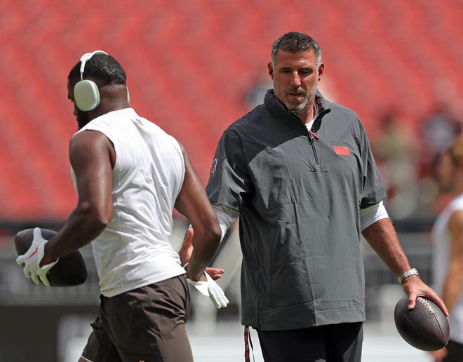 Cleveland Browns senior consultant Mike Vrabel, right, shares a moment with Cleveland Browns wide receiver Elijah Moore before an NFL preseason football game at Cleveland Browns Stadium, Saturday, Aug. 10, 2024, in Cleveland, Ohio.