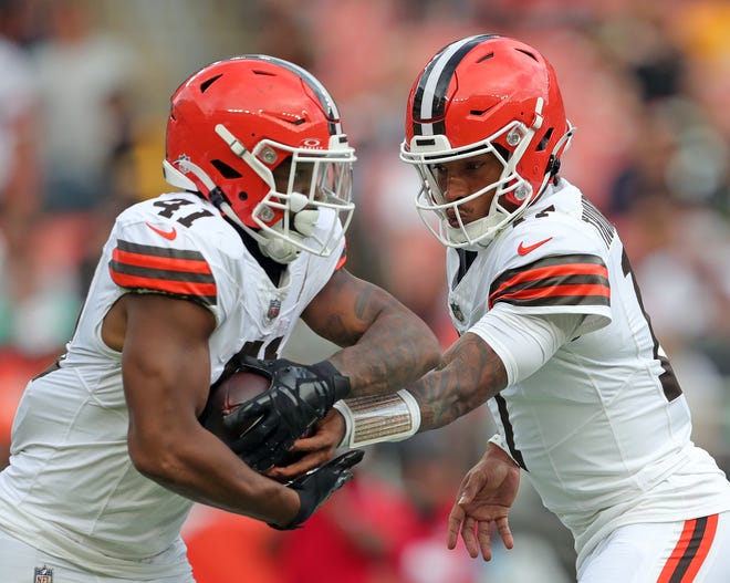 Cleveland Browns quarterback Dorian Thompson-Robinson (17) hands off to Cleveland Browns running back John Kelly Jr. (41) during the second half of an NFL preseason football game at Cleveland Browns Stadium, Saturday, Aug. 10, 2024, in Cleveland, Ohio.