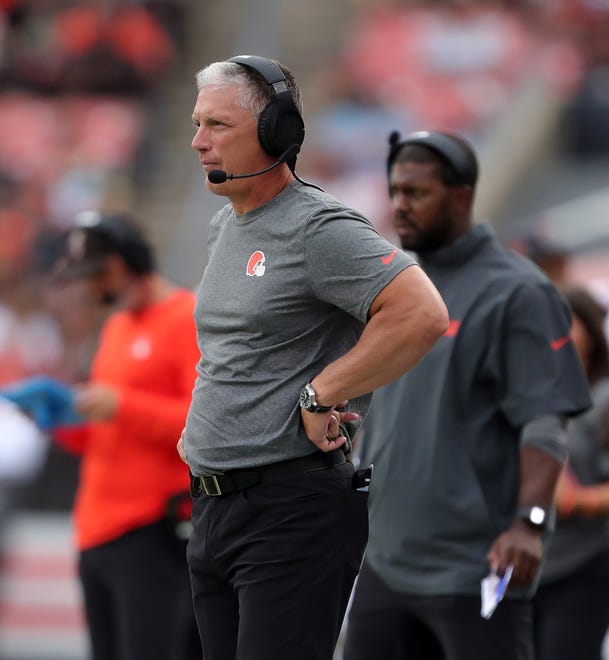 Cleveland Browns defensive coordinator Jim Schwartz watches during the second half of an NFL preseason football game at Cleveland Browns Stadium, Saturday, Aug. 10, 2024, in Cleveland, Ohio.