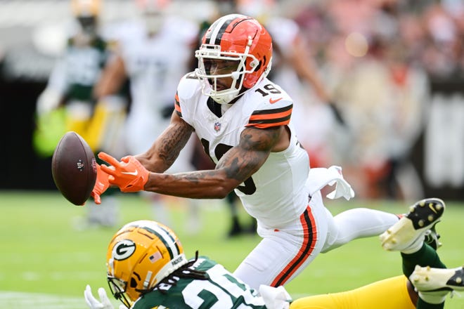 Aug 10, 2024; Cleveland, Ohio, USA; Cleveland Browns wide receiver Cedric Tillman (19) misses a pass as Green Bay Packers safety Javon Bullard (20) defends during the first quarter at Cleveland Browns Stadium. Mandatory Credit: Ken Blaze-USA TODAY Sports