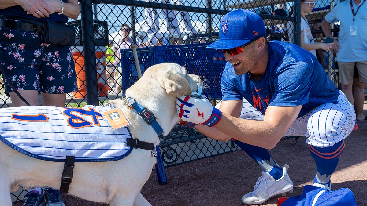 Brandon Nimmo with Mets vet dog