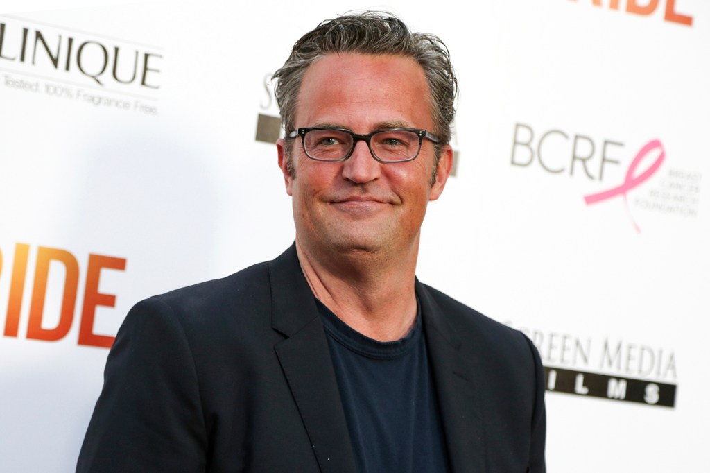 Matthew Perry posing at the premiere of "Ride".