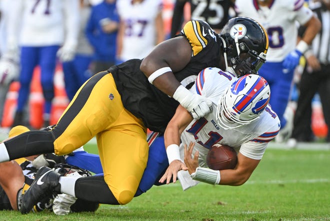 Pittsburgh Steelers defensive tackle Keeanu Benton (95) sacks Buffalo Bills quarterback Mitchell Trubisky (11) during the first quarter Saturday, Aug. 17, 2024, at Acrisure Stadium.