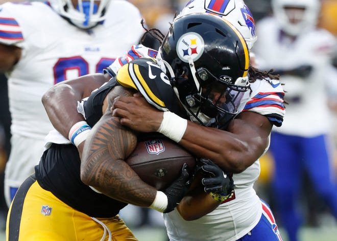 Pittsburgh Steelers running back Jalen Warren (30) carries the ball against Buffalo Bills linebacker Dorian Williams (42) during the second quarter at Acrisure Stadium.