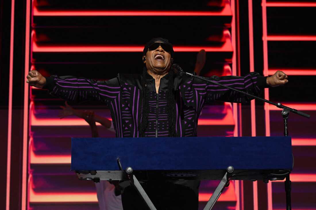 US singer-songwriter Stevie Wonder performs onstage on the third day of the Democratic National Convention in Chicago, Illinois.