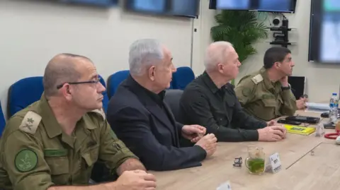 EVN Israeli PM Benjamin Netanyahu (2nd left) and Defence Minister Yoav Gallant (3rd left) are seen at the IDF's military base in Tel Aviv on 25 August 2024