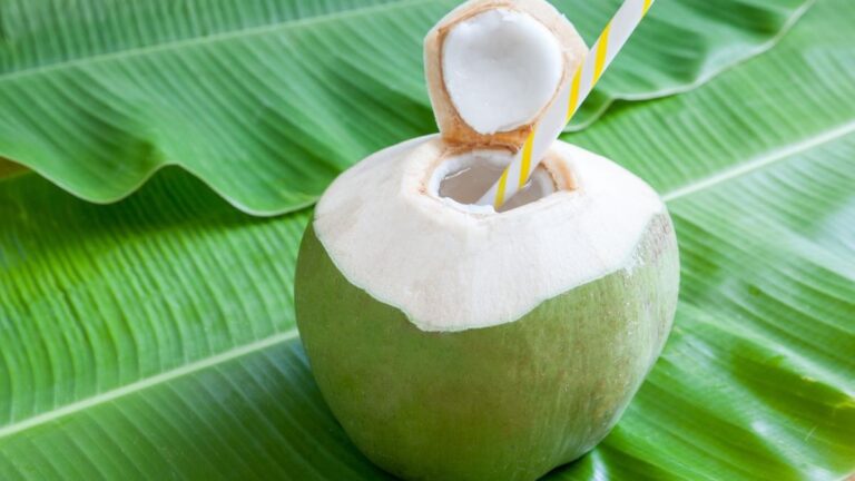 4mcov1bg_coconut-water-_625x300_11_May_24.jpg