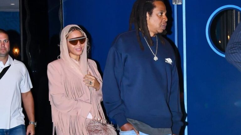 Beyonce-wore-a-Monochromatic-Elie-Saab-Outfit-With-Jay-Z-in-a-Navy-4040-Club-Sweatshirt-with-Louis-Vuitton-X-Timberland-Boots-to-a-Private-NYC-Event-feat.jpg