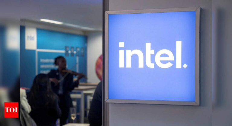 Intel-may-split-its-foundry-business-and-cancel-future-factories.jpg