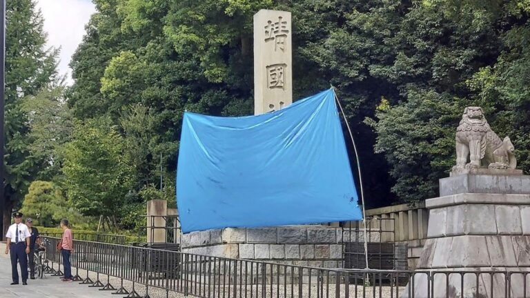 Japanese-shrine-that-honors-war-dead-including-war-criminals-is.jpg