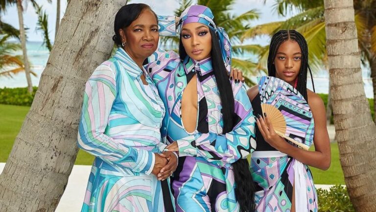 Monica-and-her-Family-Posed-in-a-Multicolor-Pucci-Looks-While-on-Vacation-feat-pics.jpg