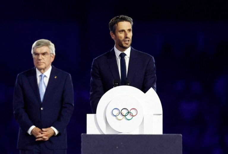 Paris-Olympics-2024-close-Los-Angeles-takes-torch-Five-key.jpg