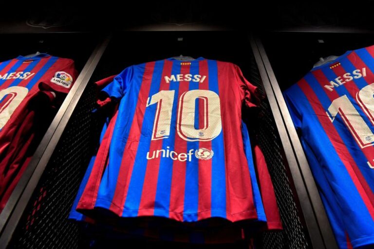 The-10-jersey-of-FC-Barcelona-continues-to-have-a.jpeg