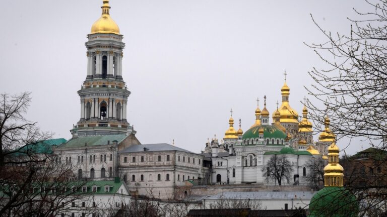 Ukraines-parliament-approves-ban-on-Moscow-linked-religious-groups.jpg