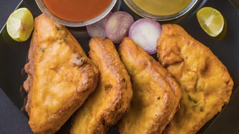 k8gjni1_bread-pakora_625x300_30_May_23.jpg