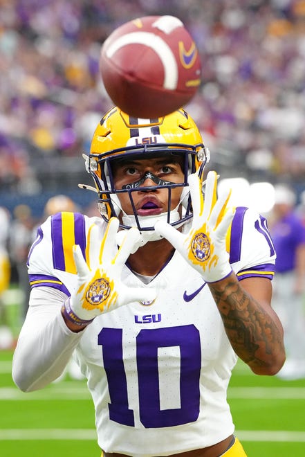 LSU football safety Dashawn Spears warms up before a game against USC at Allegiant Stadium on Sept. 1, 2024, in Paradise, Nev.