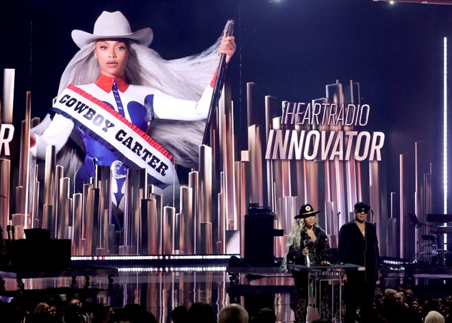 LOS ANGELES, CALIFORNIA - APRIL 01: (FOR EDITORIAL USE ONLY) (L-R) Beyoncé accepts the Innovator Award from Stevie Wonder onstage during the 2024 iHeartRadio Music Awards at Dolby Theatre in Los Angeles, California on April 01, 2024. Broadcasted live on FOX. (Photo by Kevin Winter/Getty Images for iHeartRadio)