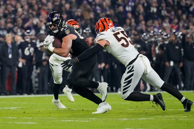 Bengals linebacker Logan Wilson tackles Ravens tight end Mark Andrews